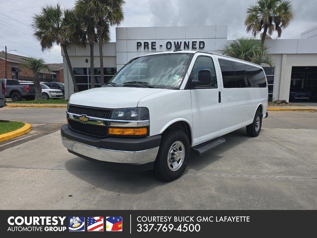 2025 Chevrolet Express Passenger 1LT