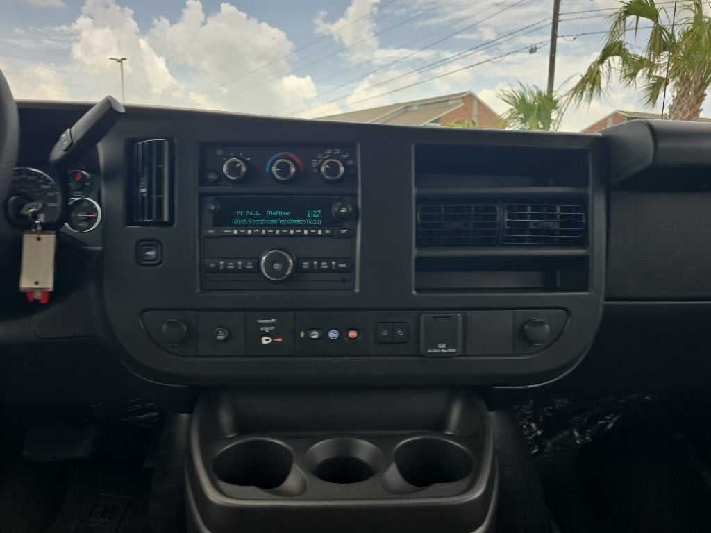 2025 Chevrolet Express Passenger 1LT
