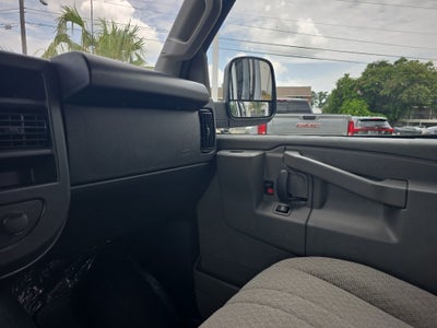 2025 Chevrolet Express Passenger 1LT