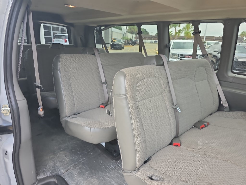 2025 Chevrolet Express Passenger 1LT