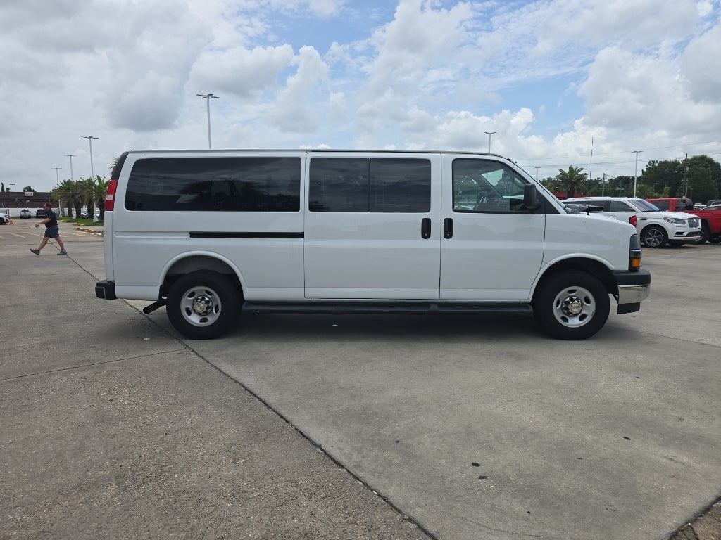 2025 Chevrolet Express Passenger 1LT