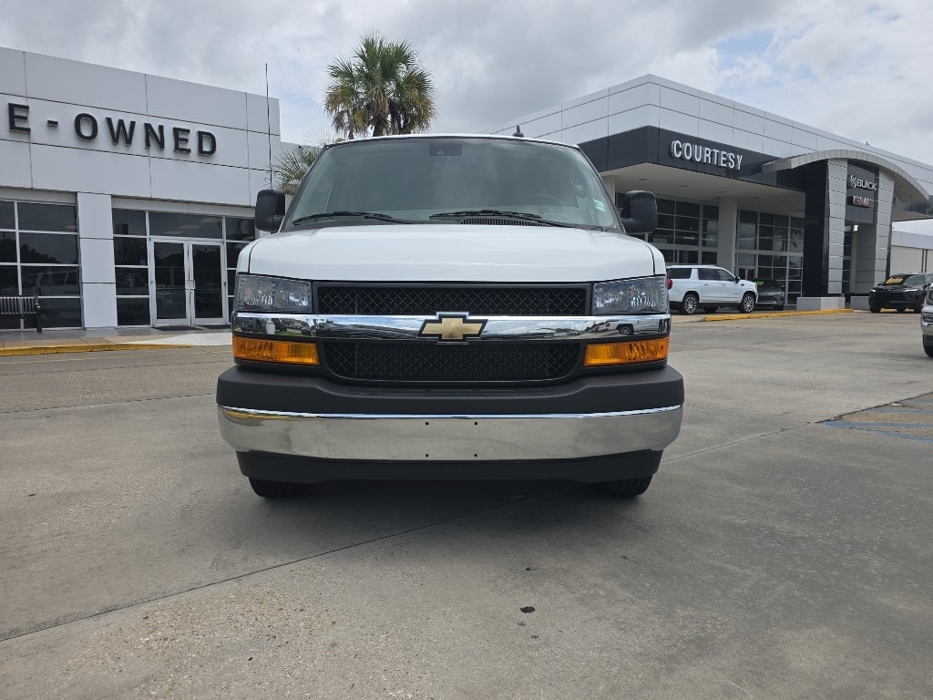 2025 Chevrolet Express Passenger 1LT