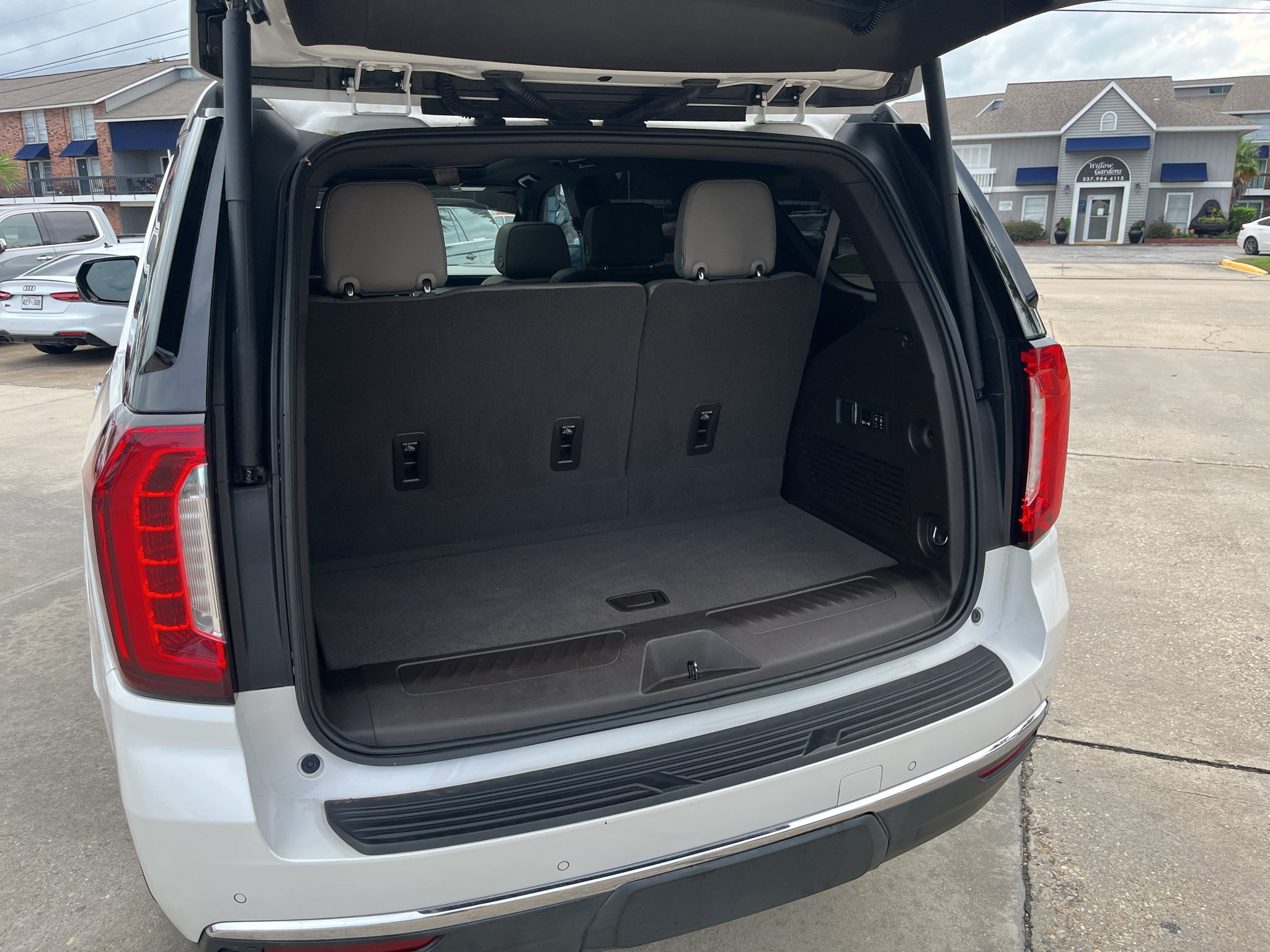 2021 GMC Yukon SLT