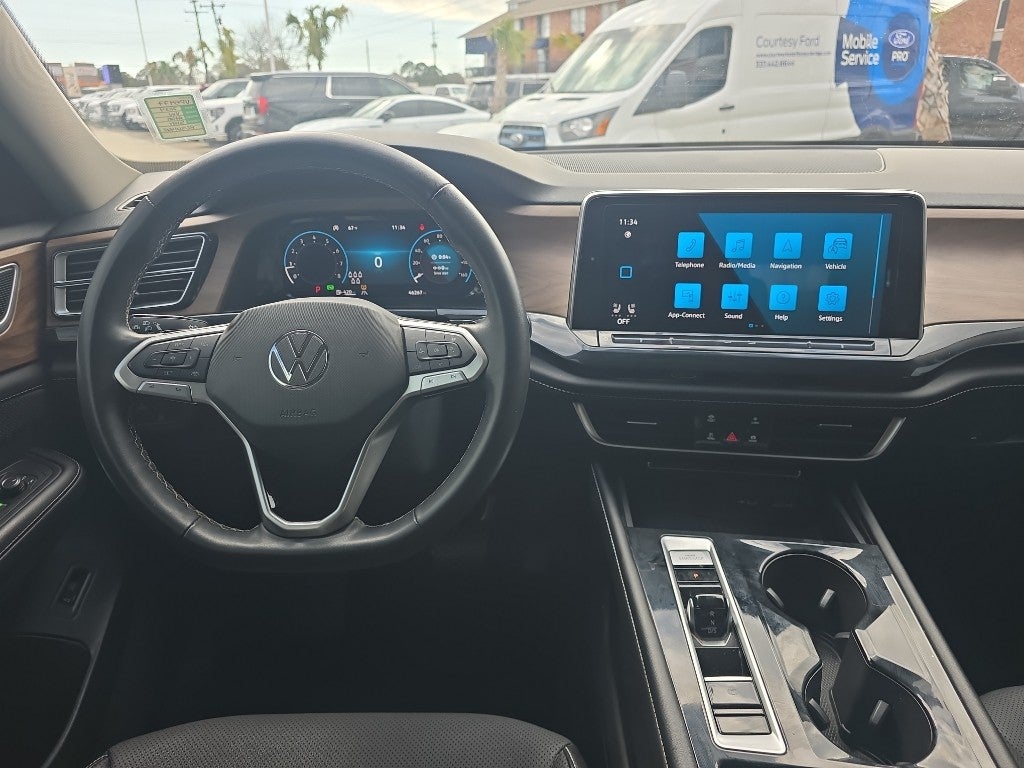 2024 Volkswagen Atlas 2.0T SE w/Technology