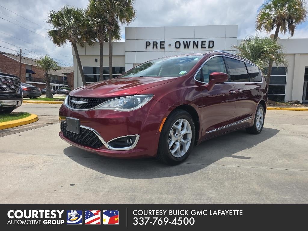 2017 Chrysler Pacifica Touring-L Plus's photo