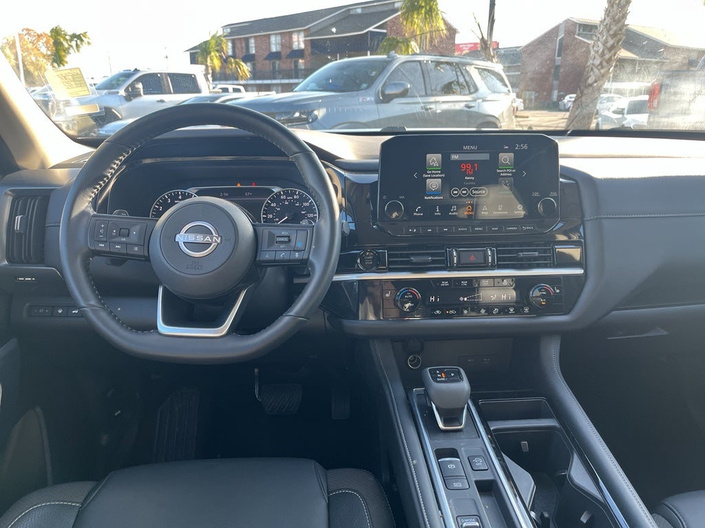 2025 Nissan Pathfinder SL