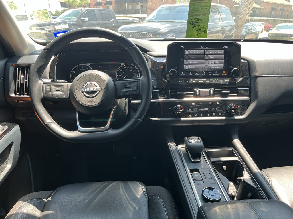 2025 Nissan Pathfinder SL