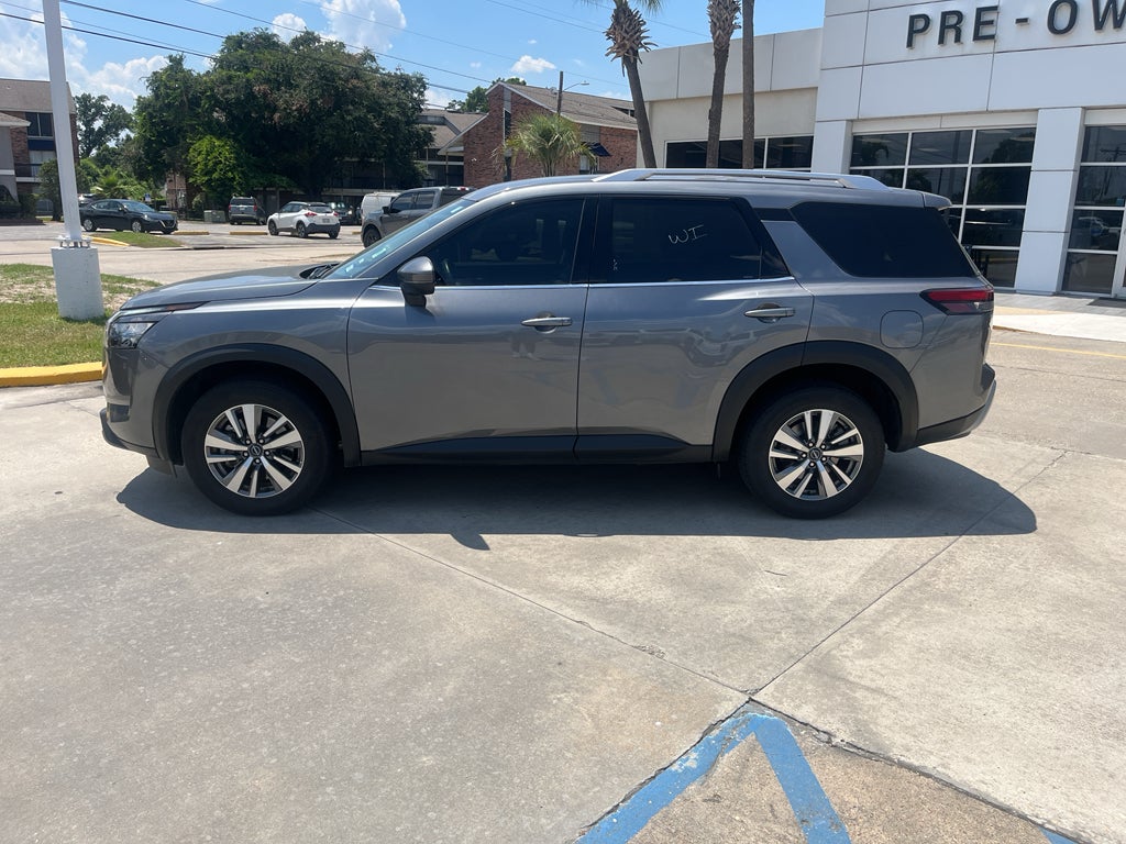 2025 Nissan Pathfinder SL
