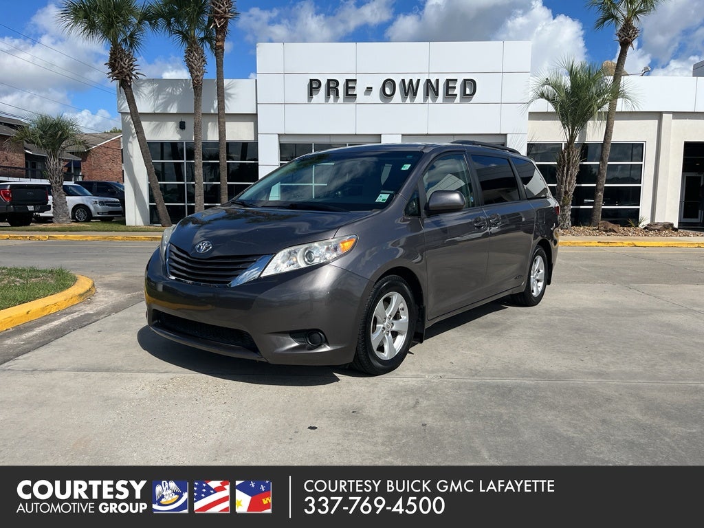 2017 Toyota Sienna LE Auto Access Seat