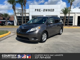 2017 Toyota Sienna LE Auto Access Seat