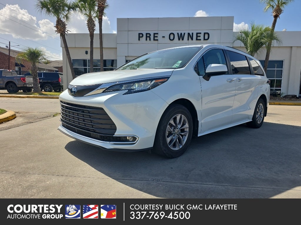 2023 Toyota Sienna XLE