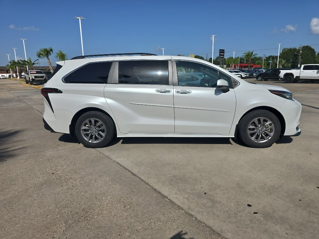 2023 Toyota Sienna XLE