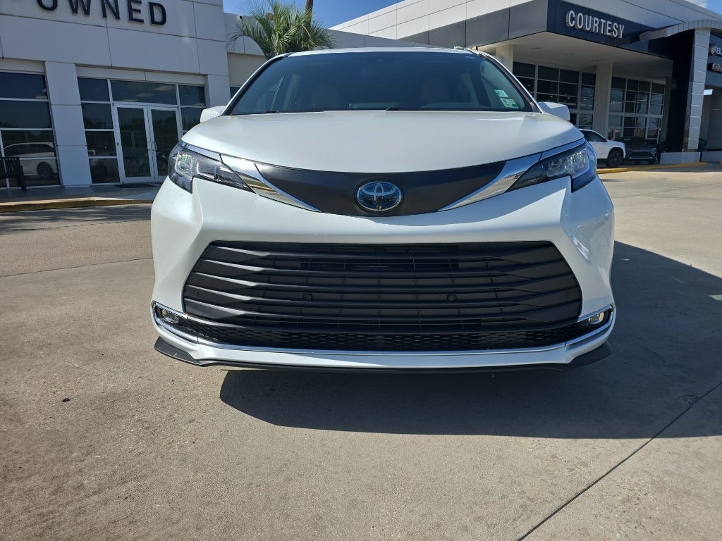 2023 Toyota Sienna XLE