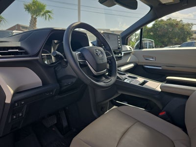 2023 Toyota Sienna XLE