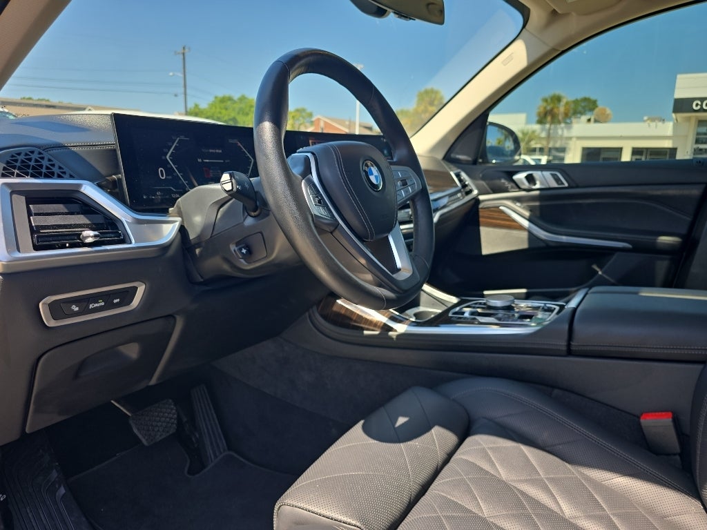 2025 BMW X7 xDrive40i