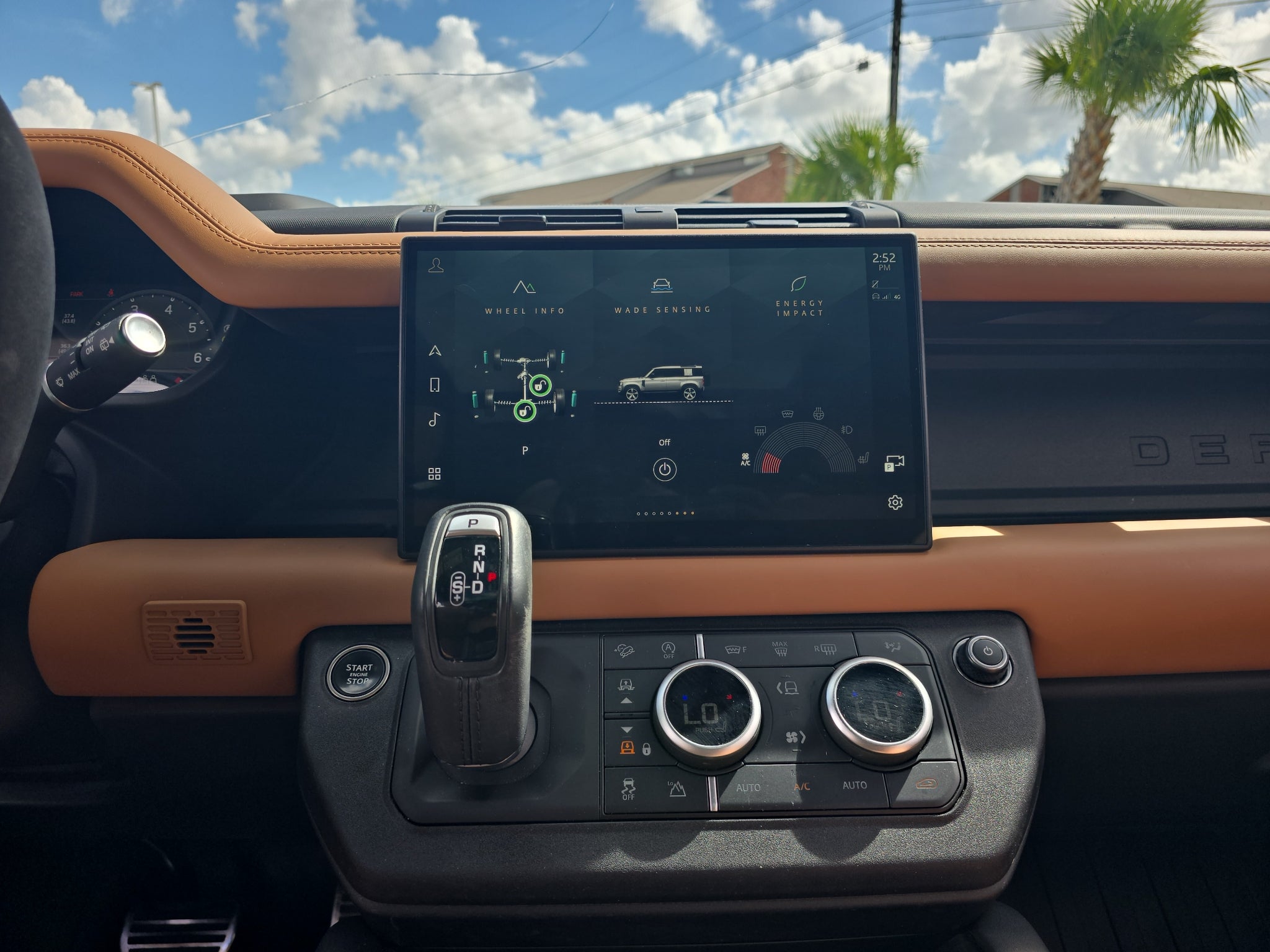 2023 Land Rover Defender V8