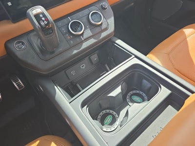 2023 Land Rover Defender V8