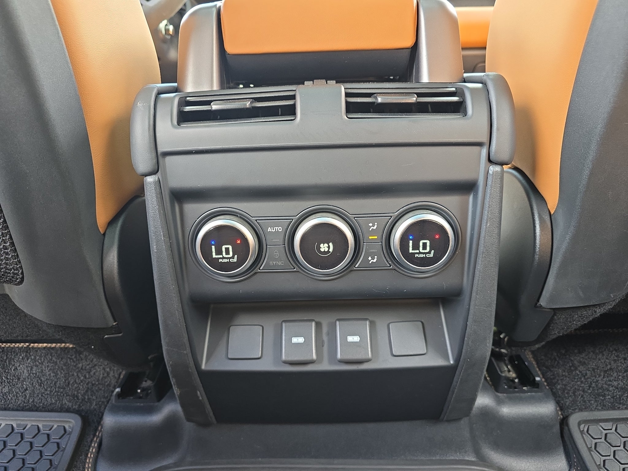 2023 Land Rover Defender V8