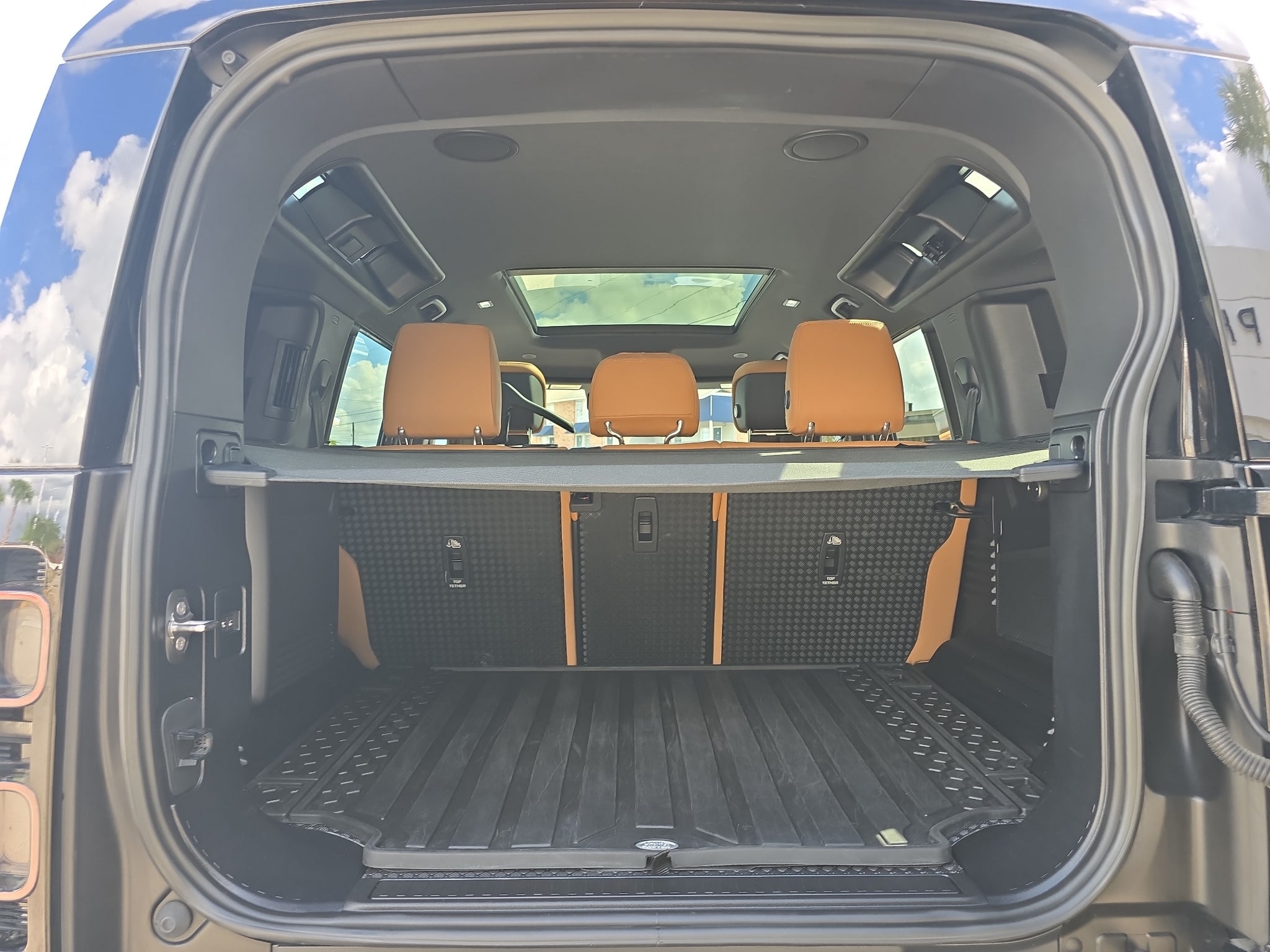 2023 Land Rover Defender V8