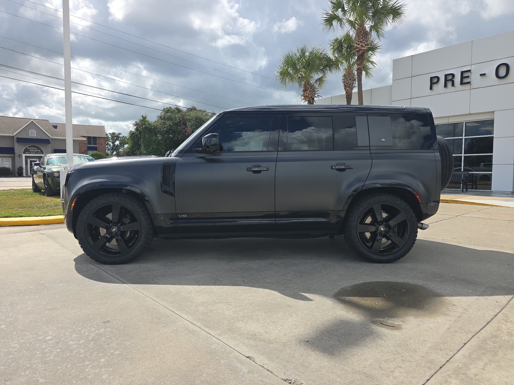 2023 Land Rover Defender V8